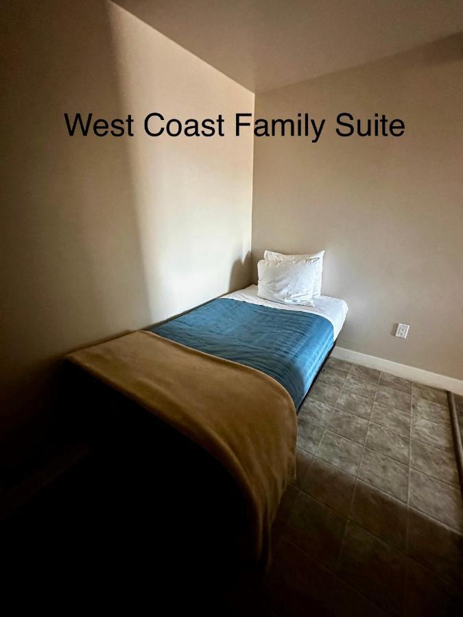 West Coast Motel On The Harbour ユクルーレット エクステリア 写真