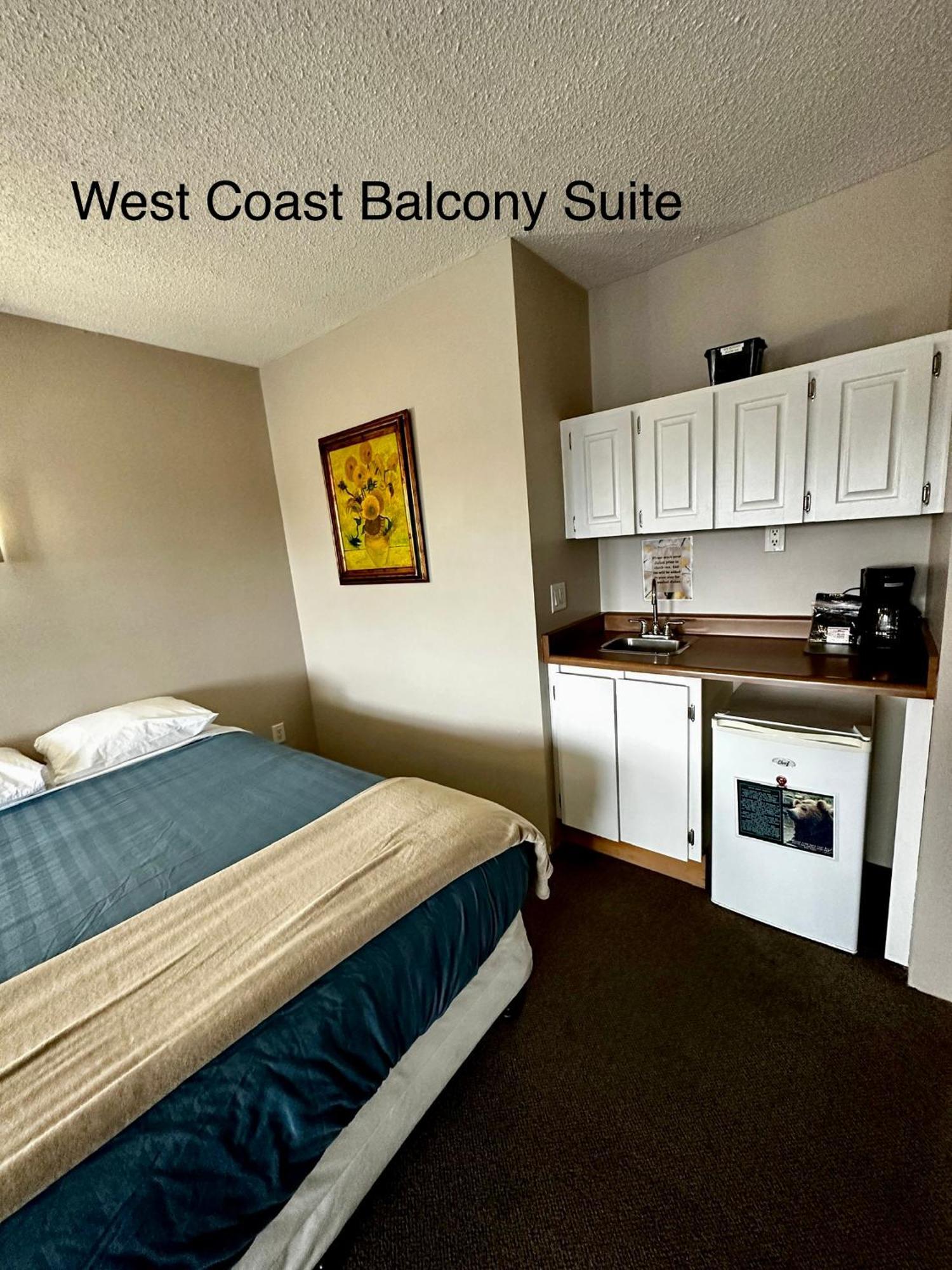 West Coast Motel On The Harbour ユクルーレット エクステリア 写真
