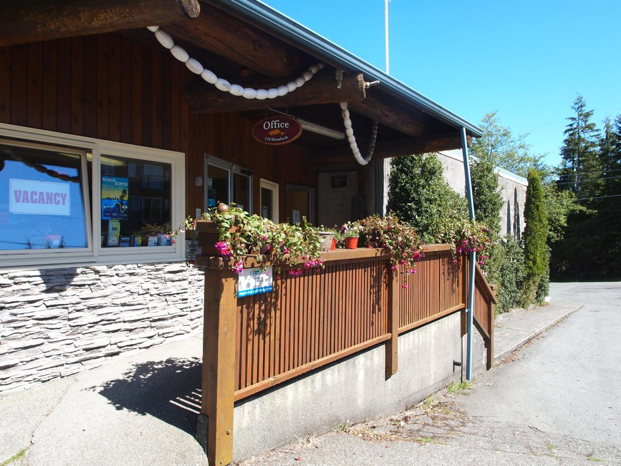 West Coast Motel On The Harbour ユクルーレット エクステリア 写真