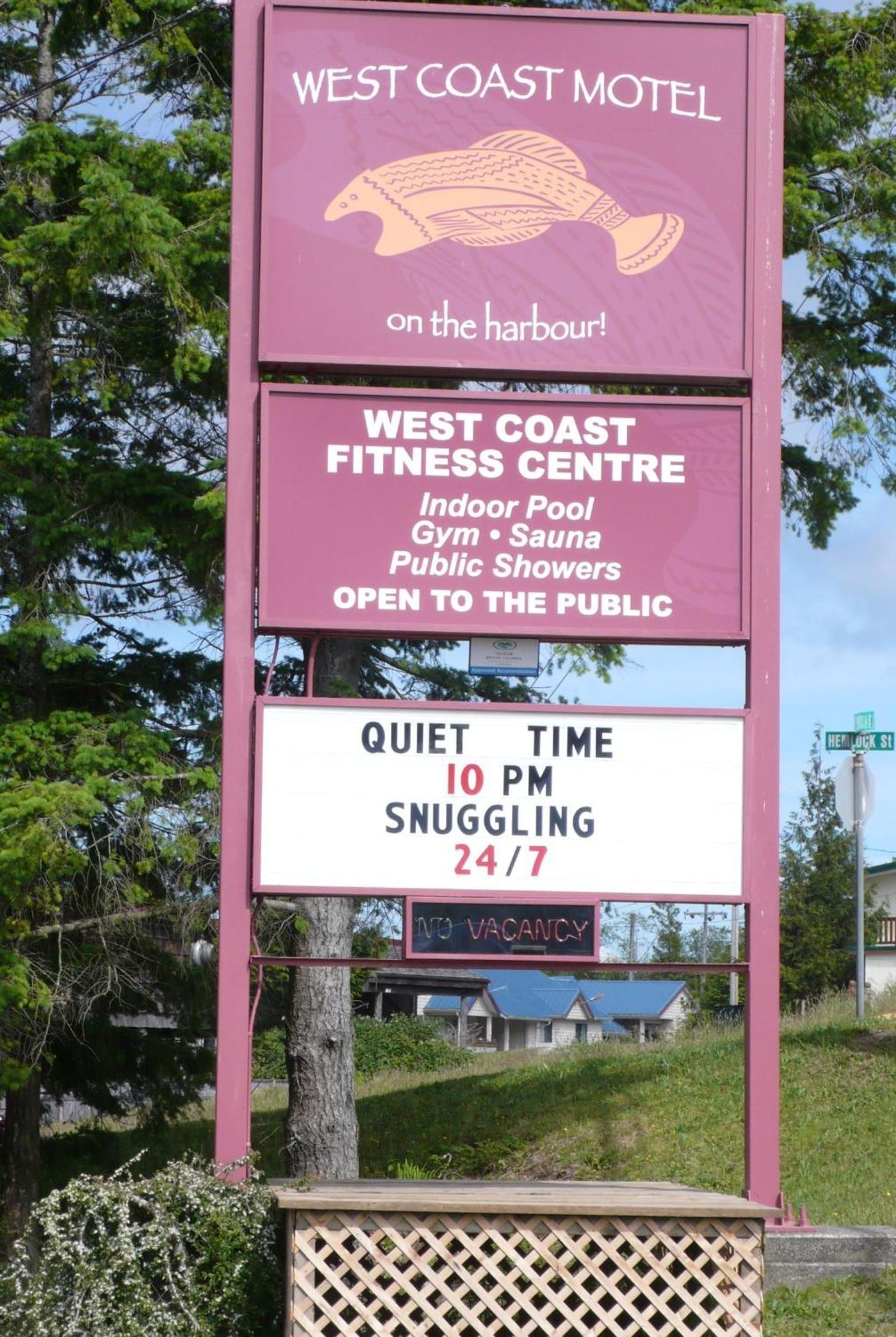 West Coast Motel On The Harbour ユクルーレット エクステリア 写真
